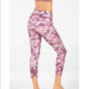 Define High Waisted Capri